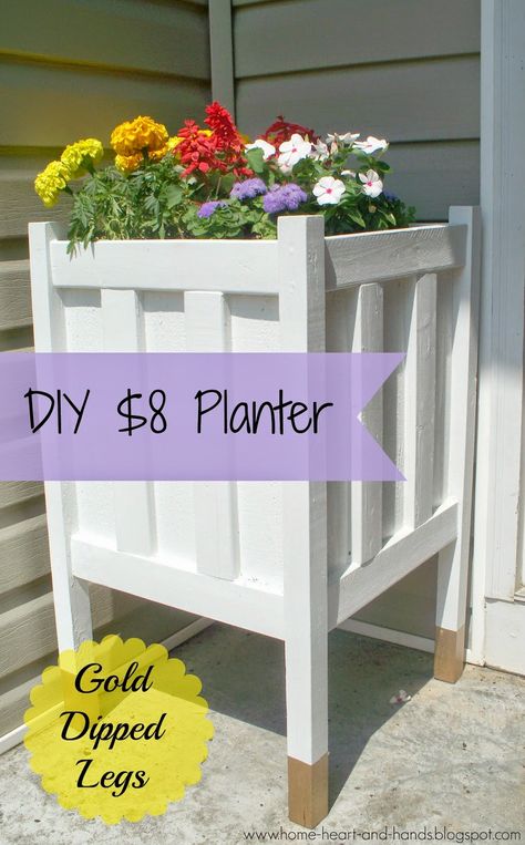 Home Heart and Hands: DIY Front Porch Planter Diy Wood Planters, Front Porch Planters, Porch Planters, Diy Front Porch, Diy Outdoor Decor, Diy Holz, Backyard Diy Projects, Wood Planters, Outside Ideas