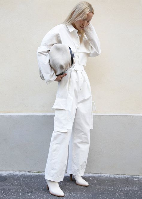 Caribbean Party, Hoodie Jumpsuit, Classy Baddie, 2020 Street Style, Streetwear Ideas, White Inspiration, Utility Jumpsuit, Summer Office, Fashion Diva