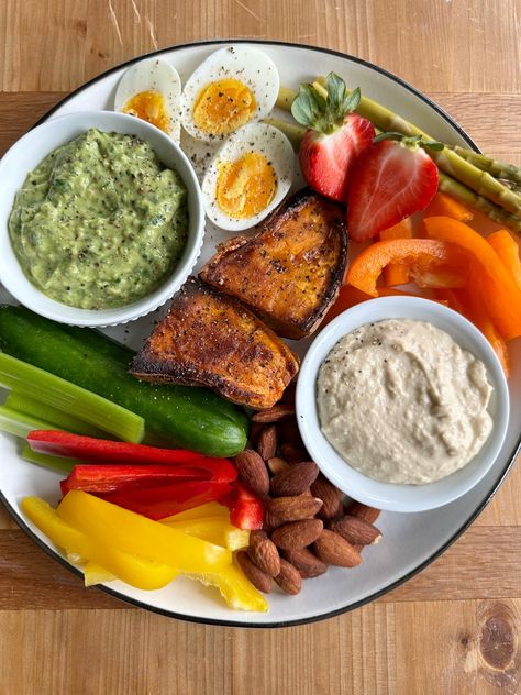 Lets Make a Snack Plate: 25 Healthy Snacks Vegetarian Snack Plate, Snacks To Go Healthy, Healthy Snack Plate Lunch, Breakfast Snack Plate, Vegan Snack Plate, Snack Plate Healthy, Snack Plate Dinner, Snack Bowl Ideas, Snack Plates For Adults