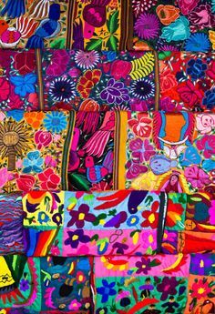 vivirenmexico: Textiles Mexicanos Embroidery Texture, Mexican Print, Mexican Colors, Mexican Textiles, Mexican Embroidery, Mexico Art, Mexican Designs, Mexican Decor, Brazilian Embroidery