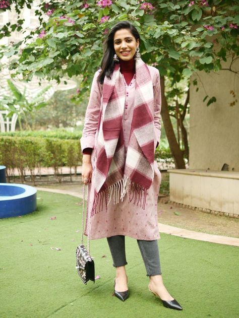 Winter Kurta Style For Women, Office Looks For Women Indian Winter, Winter Wear Indian Outfits, Winter Fashion Indian, Styling Kurta In Winter, Winter Indian Wear, How To Wear Kurti In Winter, Woolen Kurtis Design Winter Indian, Winter Suits For Women Indian Casual