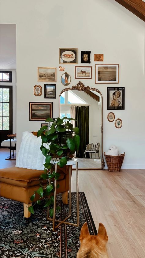 How to Create the Perfect Gallery Wall - Sunrise Valley Farm Co Small Gallery Wall, Mirror Gallery Wall, Diy Gallery Wall, Perfect Gallery Wall, Gallery Wall Living Room, S Photo, Gallery Wall Frames, Wall Frames, Floor Mirror