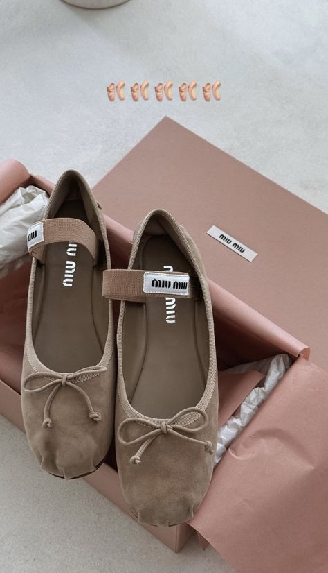 Miu Miu Flats, Ballet Flats Outfit, Flats Outfit, Ballerina Shoes Flats, Miu Miu Shoes, Girly Shoes, Fall Fabric, Comfy Fashion, Shoe Closet