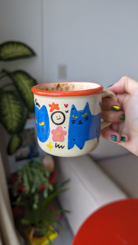 Ceramic Mug Cat, Cat Ceramic Mug, Ceramic Cafe, Diy Pottery Painting, Paint Your Own Pottery, Pottery Painting Designs, Ceramic Artwork, Keramik Design, Painted Mugs