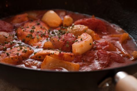 (Photo by Tibor Kelemen via Flickr) Portuguese kale soup, Parts Unknown South African Dishes, Tomato Dishes, Africa Food, African Recipes, Tomato Sauce Recipe, Africa Do Sul, South African Recipes, Winter Dinner, International Food