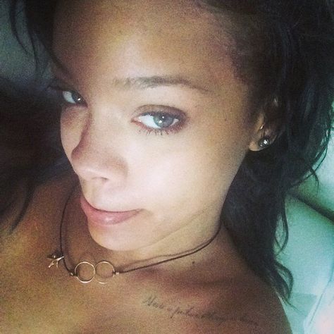 Pin for Later: Celebrity Candids You Don't Want to Miss This Week  Rihanna shared a makeup-free selfie.  Source: Instagram user badgalriri Rihanna 2000's, Rihanna 2014, Barefaced Beauty, Rihanna Makeup, Makeup Backgrounds, Celebrity Selfies, Rihanna Outfits, Rihanna Photos, Rihanna Riri