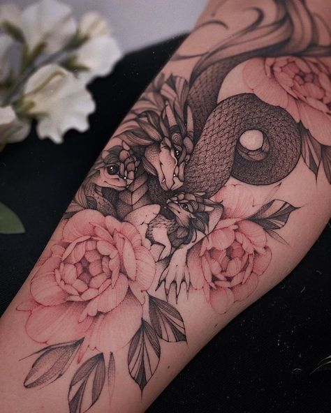 Mother Dragon Tattoo, Mother Of Dragons Tattoo, Baby Dragon Tattoo, Baby Dragon Tattoos, Baby Dragon Art, Motherhood Tattoos, The Mother Of Dragons, Quarter Sleeve Tattoos, Tattoo World