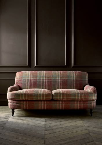 Plaid Couch Living Room, Gingham Furniture, Hamptons Family Room, Tweed Couch, Tartan Furniture, Plaid Furniture, Speakeasy Decor Bar, Tartan Sofa, Plaid Couch