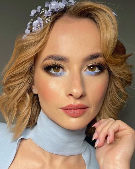 Sky Blue Eyeshadow Looks, Cute Light Blue Eyeshadow Looks, Makeup For Sky Blue Dress, Powder Blue Eye Makeup, Sky Blue Dress Makeup, Light Blue Eyeshadow Makeup, Makeup For Baby Blue Dress, Makeup Baby Blue, Baby Blue Eyeshadow Looks