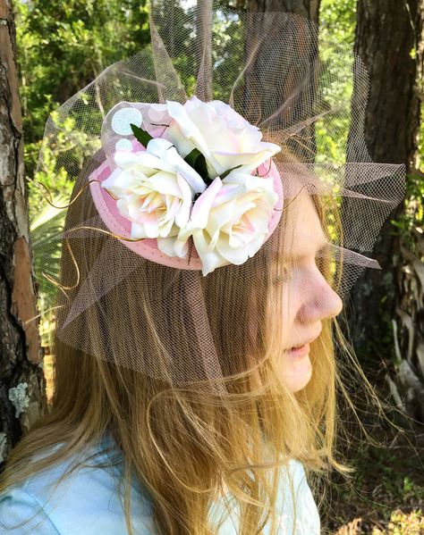 How to Make a Fascinator! — Nally Studios Diy Tea Party Hats, Diy Fascinator, Diy Tea Party, How To Make Fascinators, Royal Tea Parties, Fascinator Hats Diy, Diy Tulle, Wedding Tea Party, Derby Ideas