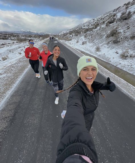 Run A Marathon Aesthetic, Running Winter Aesthetic, Running In Winter Aesthetic, Running In The Winter, Running Fits Winter, Winter Running Outfit Aesthetic, Running Winter Outfit, Marathon Aesthetic Girl, Running Aesthetic Winter