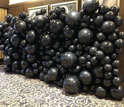 Black Balloon Wall, Black Party Decor, All Black Party, Balloon Walls, Black And White Balloons, Black Party Decorations, 30th Birthday Themes, Black Balloon, Garland Backdrops