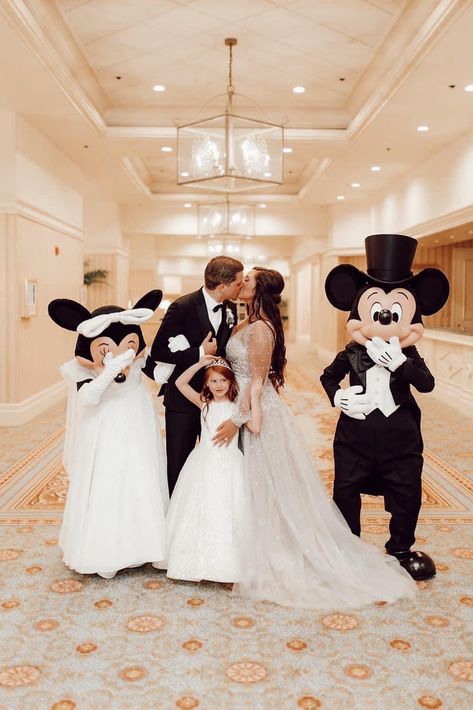 Disney Wedding Venue Florida, Disney Wedding Mickey And Minnie, Disney Elopement Weddings, Disney World Wedding Ideas, Disneyland Paris Wedding, Disney Grand Floridian Wedding, Mickey And Minnie Wedding Theme, Disney Wedding Photos, Vintage Disney Wedding