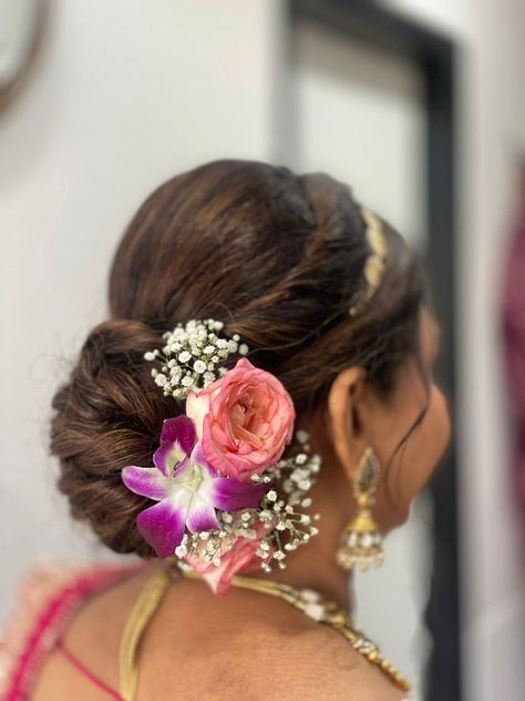 Flower Whisperer: Graceful Bun Hairstyles with a Hint of Floral Charm Marathi Bridal Hairstyles Indian, Flowers For Bun Hairstyle, Bride's Mom Hairstyle Indian, Flower Bun For Bride, Indian Mother Hairstyles For Wedding, Messy Bridal Bun Indian, Bride Mother Hairstyle Indian, Bride Mom Hairstyle Indian, Bun With Flowers Indian