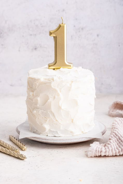 This healthy smash cake is the perfect first birthday cake. It's made with almond flour, banana and has no added sugar. Healthy Smash Cake, Almond Flour Banana, Smash Cake Recipes, Eating Bird Food, Full Fat Yogurt, Coconut Whipped Cream, Cinnamon Banana, Bird Food, Small Cake