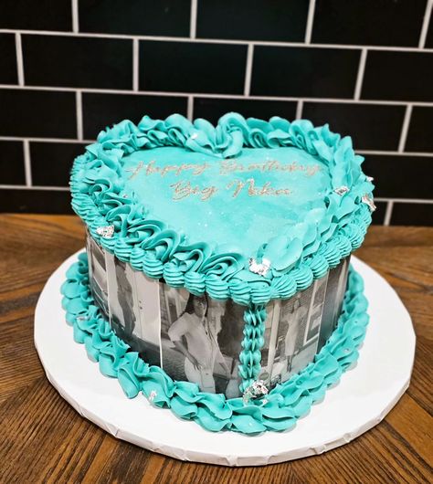 8 inch Vanilla heart cake... #odenisecupcakesandsweets #millbrookalabamabaker #customcake #smallbusiness #mgm Light Blue Heart Cake, Birthday Inpos, Blue Heart Cake, Heart Cake Birthday, Tiffany Cake, Teal Cake, Tiffany Cakes, 17 Birthday Cake, Heart Shaped Cake