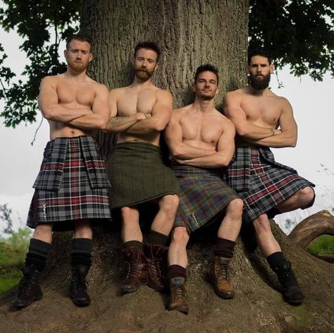 Hot Scottish Men, Scottish Men, Scottish Man, Scruffy Men, Scottish Kilts, Men In Kilts, Just Chilling, Bear Men, Country Men