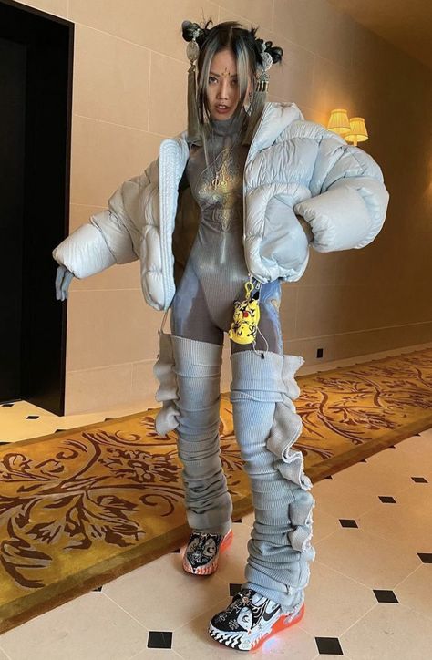 Cyberpunk Winter Outfit, Tech Core Fashion, Me Love Me A Lot, Cyberpunk Aesthetic Outfit, 2000 Ideas, Futuristic Outfits, Rave Fits, Space Outfit, Concept Clothing