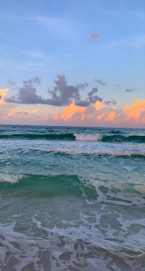 Destin Florida Beach Aesthetic, Summer Aesthetic Florida, Florida Aesthetic Instagram, Florida Wallpaper Aesthetic, Travel Aesthetic Florida, Summer Lifestyle Aesthetic, Sea Side Florida, Florida Girls Trip Aesthetic, Usa Summer Aesthetic