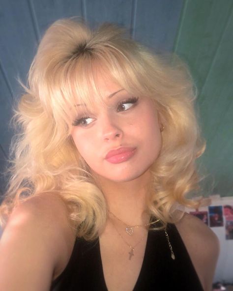 80s Haircuts, 80's Hairstyle, Hairstyles For Ladies, 80s Hair, Garden Dining, Blowout Hair, 90s Hairstyles, Short Blonde Hair, Hair Reference