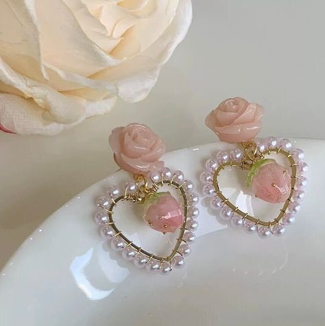 Heart Shaped Pearl Earrings, Aesthetic Items, Pink Gift Ideas, Coquette Core, Strawberry Earrings, Beaded Heart, Diy Collier, Romantic Heart, Floral Studs