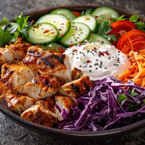 Salat Bowl, Heath Food, Protein Bowls, Chicken Bowl, Low Carb Paleo, Happy Foods, Eat Smart, Food To Go, Clean Recipes