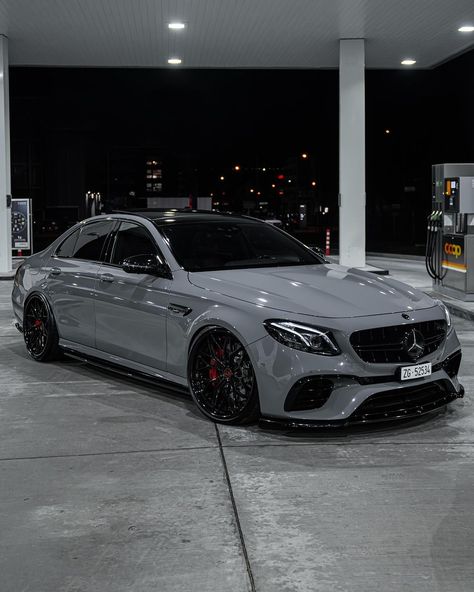 Night petrol vibes with the E63 🌪️ #mercedes #e63samg @northswisscustoms | Instagram Mercedes E63, Mercedes Auto, Mercedes Benz E63, C 63 Amg, Serie Bmw, رورونوا زورو, Carros Bmw, Dream Cars Mercedes, E63 Amg