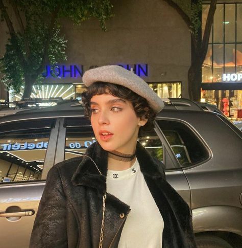 Beret Short Hair Pixie, Beret With Pixie Hair, Beret Hat Short Hair, Short Hair Beret, Short Hair With Beret, Beret Short Hair, Beret With Short Hair, Beret Styling, Beret Hairstyles