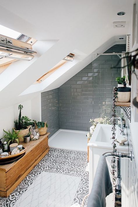 Scandi Bathroom, Bathroom Inspiration Modern, Attic Bathroom, Bad Inspiration, Interior Minimalista, Bathroom Inspiration Decor, Trendy Bathroom, Natural Home Decor, Diy Interior