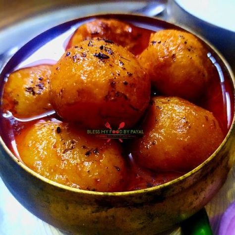 Kashmir Food, Kashmiri Dum Aloo, Dum Aloo Recipe, Kashmiri Recipes, Red Gravy, Dum Aloo, Aloo Recipe, Royal Recipe, Best Potato Recipes