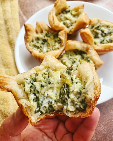 Spinach Artichoke Puff Pastry Bites, Spinach Artichoke Dip Cups, Puff Pastry Spinach Artichoke, Spinach Artichoke Dip Puff Pastry, Spinach Dip Puff Pastry, Spinach Artichoke Puff Pastry, Spinach Cups, Spinach Artichoke Bites, Artichoke Bites