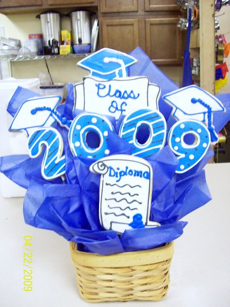 Graduation Cookie Bouquet | Where the Cookie Crumbles at our… | Flickr Birthday Cookie Bouquet, Cookie Baskets, Cookie Bouquet, Graduation Cookies, Candy Pop, Edible Arrangements, Summer Cookies, Cookie Favors, Baby Cookies