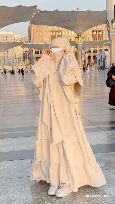 Mode Niqab, La Mecca, Islamic Modest Fashion, Modest Outfits Muslim, Muslimah Fashion Casual, Outfits Muslim, Fesyen Islam, Estilo Hijab, Niqab Fashion