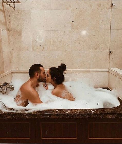 Bath Couple, Good Morning Kiss Images, Good Morning Kisses, Kiss Images, Men's Journal, Forever Book, Cute Couple Outfits, Cute Relationship Photos, Couple Picture Poses