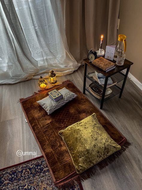 Ramadan Salah Corner At Home, Ramadan Prayer Corner, Prayer Corner Muslim, Salah Corner, Cozy Corner Living Room, Islamic Prayer Room, Cozy Corner Ideas, Muslim Prayer Room Ideas, Prayer Room Ideas