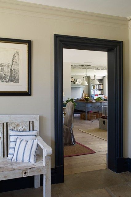 Discover hallway design ideas on HOUSE - design, food and travel by House & Garden. The bench in this entrance hall was a junk-shop find. Cotswolds Farmhouse, Sanderson House, Frames Painted, White Hallway, Garden Uk, Toilette Design, Dark Trim, Green Hallway, Entrance Modern