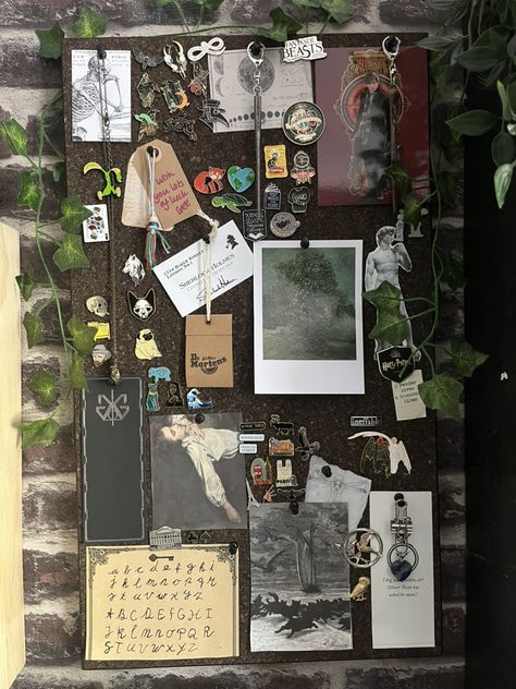 Pinboard Ideas Aesthetic Vintage, Noticeboard Decoration Ideas, Cork Board Ideas For Bedroom Aesthetic, Bulletin Boards For Home, Cute Cork Board Ideas, Bulletin Board Aesthetic, Aesthetic Cork Board Ideas, Painted Corkboard, Corkboard Aesthetic