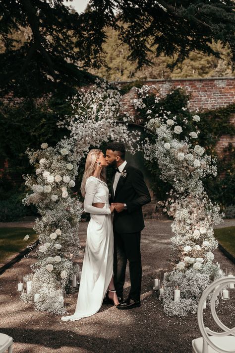 Elegant Luxury Wedding, Baby's Breath Wedding, Gypsophila Wedding, Floral Arch Wedding, Country House Wedding Venues, Wedding Decoration Ideas, Flower Arch, Wedding Ceremony Arch, Wedding Altars