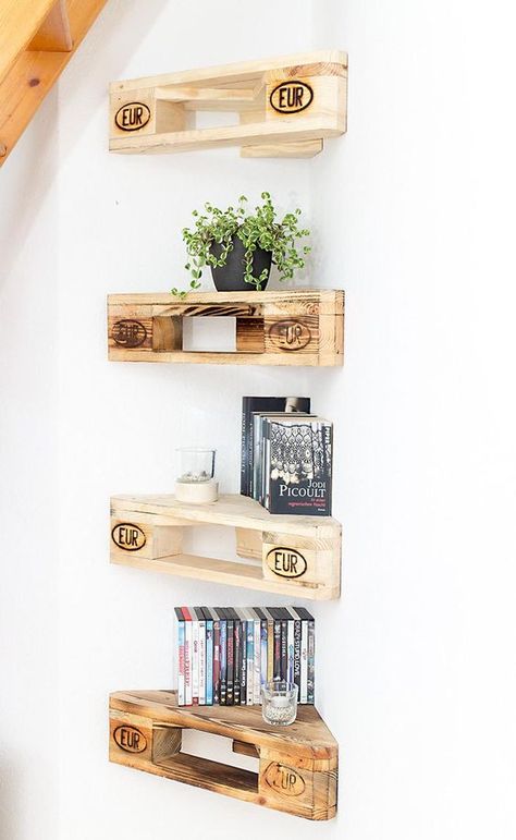 Pallets Shelves, Euro Pallets, Commercial And Office Architecture, Pallet Decor, Pallet Shelves, Upcycled Home Decor, Commercial Architecture, Corner Shelves, Diy Shelves