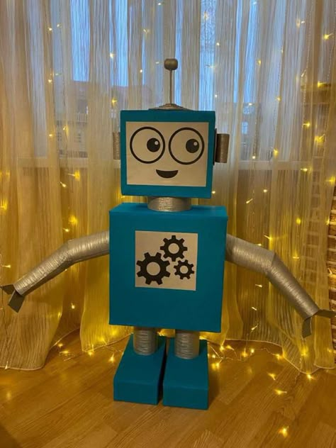 Recycle Activities, Robot Decorations, Cardboard Robot, Make A Robot, Robot Craft, Robot Birthday Party, Recycled Robot, Craft Work For Kids, School Board Decoration