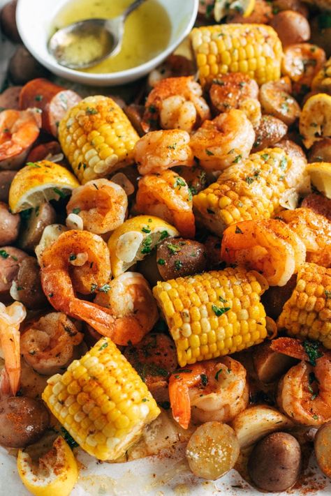 Garlic Butter Shrimp Boil! Can you handle this Garlic Butter Shrimp Boil? We're talking butter-drizzled juicy shrimp, steamy corn and potatoes, and luscious little side dishes of garlic butter for extra dunking. YUM! #shrimpboil #butter #shrimp Garlic Butter Shrimp Boil, Corn And Potatoes, Boil Recipes, Shrimp Bowl, Shrimp Boil Recipe, Seafood Boil Recipes, Juicy Shrimp, Best Pasta Salad, Garlic Butter Shrimp