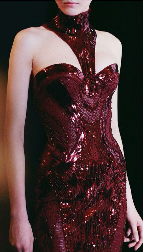 Burnt Red, Shades Of Burgundy, Atelier Versace, House Targaryen, Beautiful Gowns, Fashion Details, All About Fashion, Halter Formal Dress, Couture Fashion