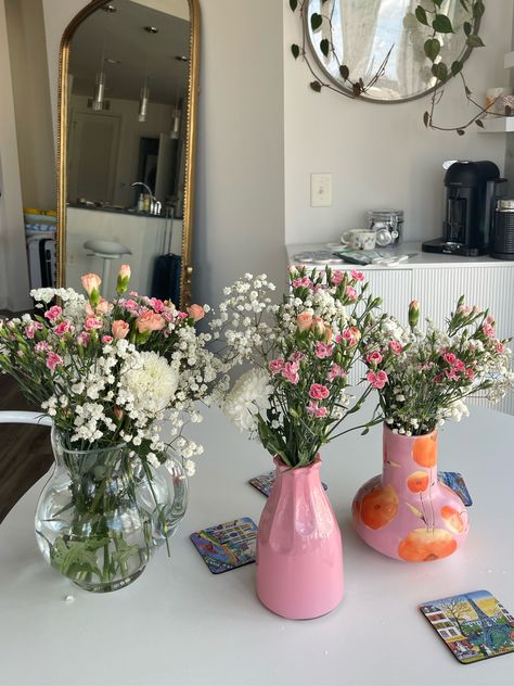 Roses Art, Boquette Flowers, Flower Vase Arrangements, Art Animation, Nothing But Flowers, Flower Shower, Art Animals, Flower Therapy, Vase Arrangements