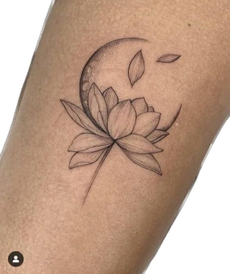 Lotus Tattoo Design For Women, Lotus Tattoo Ideas, Simple Lotus Flower Tattoo, Lotus Flower Tattoos, Delicate Tattoos For Women, Minimalist Tattoo Ideas, Lotus Tattoo Design, Armband Tattoos, Small Pretty Tattoos