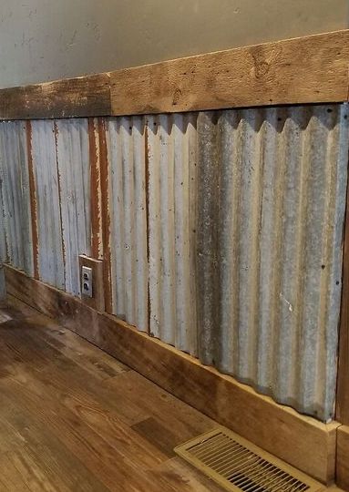 Tin Panel Wall, Tin On Walls Ideas Kitchen, Rustic Tin Walls, Tin Sheets On Wall, Galvanized Tin Walls Living Room, Tin In Bathroom, Tin Wall Ideas, Pallet Rustic Decor, Tin Walls In Bathroom