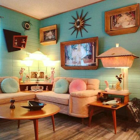 50s Living Room, 50s Home, 50s House, Retro Homes, Atomic Decor, 70s Home, Retro Living Rooms, 70s Home Decor, Mid Century Living Room