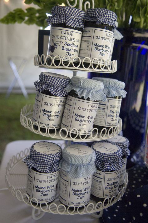 Mason Jar Packaging, Bride And Her Sister, Jam Wedding Favors, Jam Packaging, Homemade Jams, Honey Packaging, Jar Packaging, Kitchen Jars, Refined Wedding