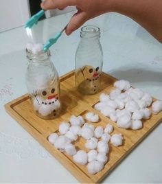 Winter Activities Preschool, Fine Motor Activity, Montessori Practical Life, Montessori Toddler Activities, Winter Kindergarten, Preschool Fine Motor, Winter Preschool, Daycare Activities, Winter Crafts For Kids