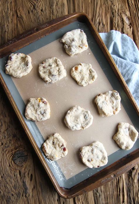 Fruit and nut muesli bread rounds recipe Morning Rounds Recipe, Apple Streudel, Muesli Recipes, Muesli Bread, Hiking Recipes, Mom Meals, Muesli Recipe, Bakery Goods, Bread Pudding With Apples