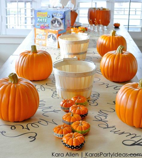 Throw a Halloween pumpkin carving party this year with this great idea from @karaspartyideas Pumpkin Carving Parties, Pumpkin Carving Party Decorations, Adult Pumpkin Carving Party, Pumpkin Carving Party Adults, Paint A Pumpkin Party, Pumpkin Carving Station, Carving Party Ideas, Pumpkin Carving Party Ideas, Pumpkin Party Ideas